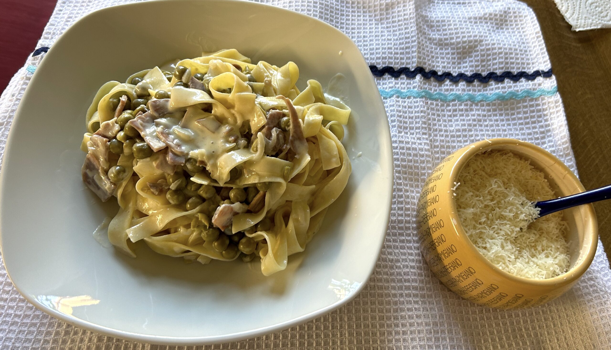 Tagliatelle with Ham, Peas and Gorgonzola