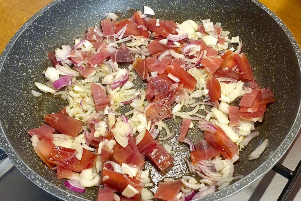 onion gorgonzola ham