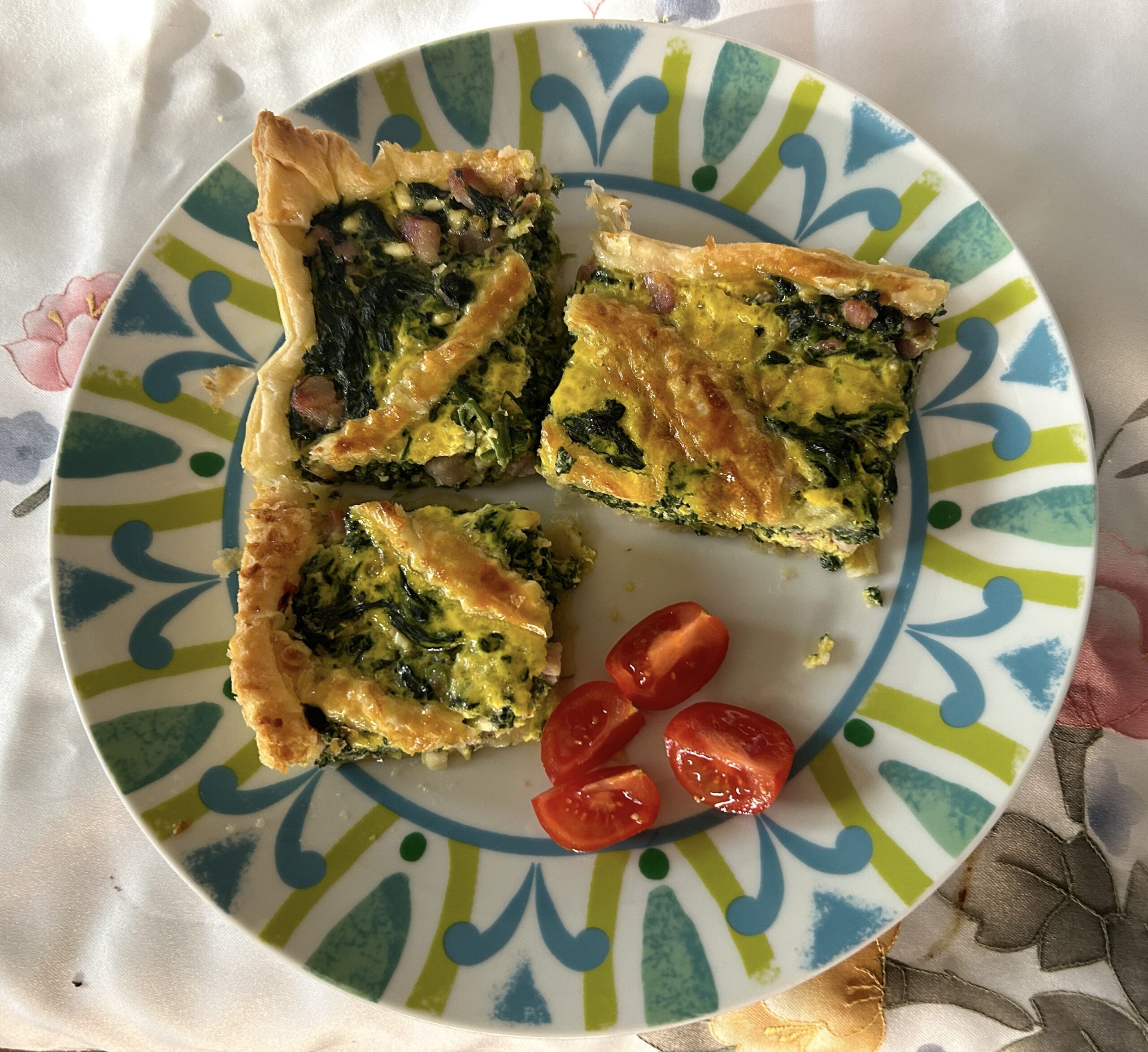 Savory pie with spinach and cottage cheese