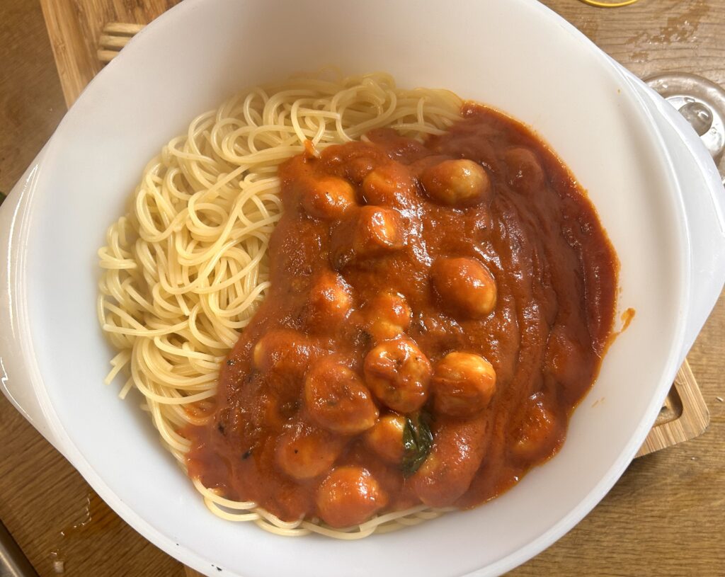 polpettine di pollo pomodoro, basilico e spaghetti