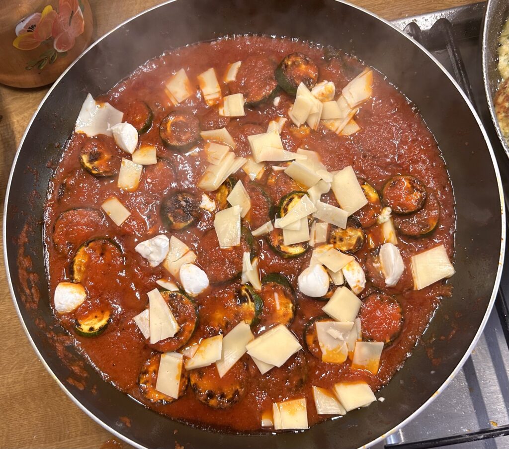 zucchine con passata e formaggio