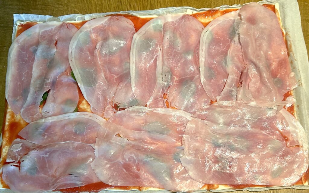 pasta sfoglia pomodoro e prosciutto cotto