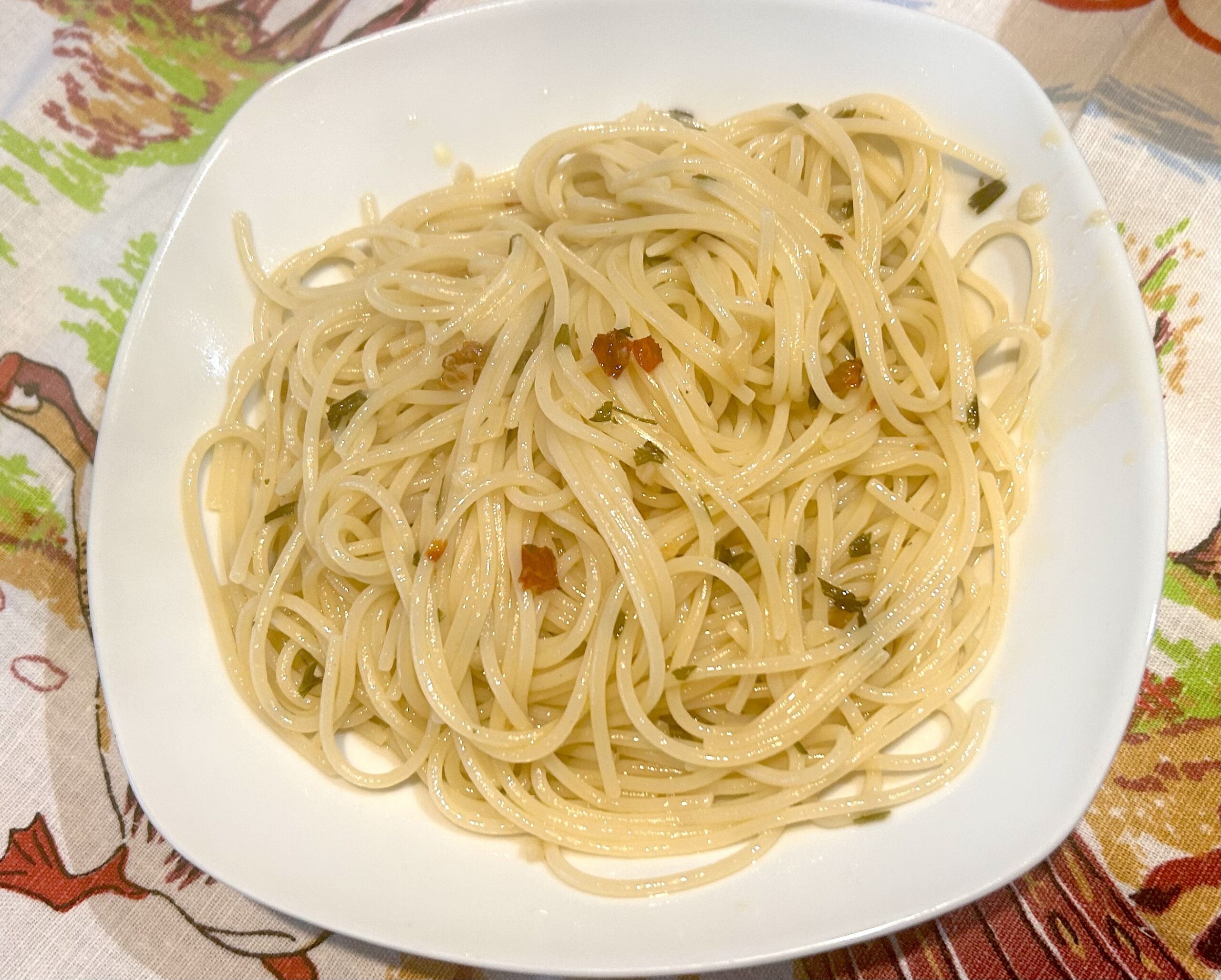 Spaghetti al aglio, olio e peperoncino/Spaghetti with garlic, oil, and chili pepper